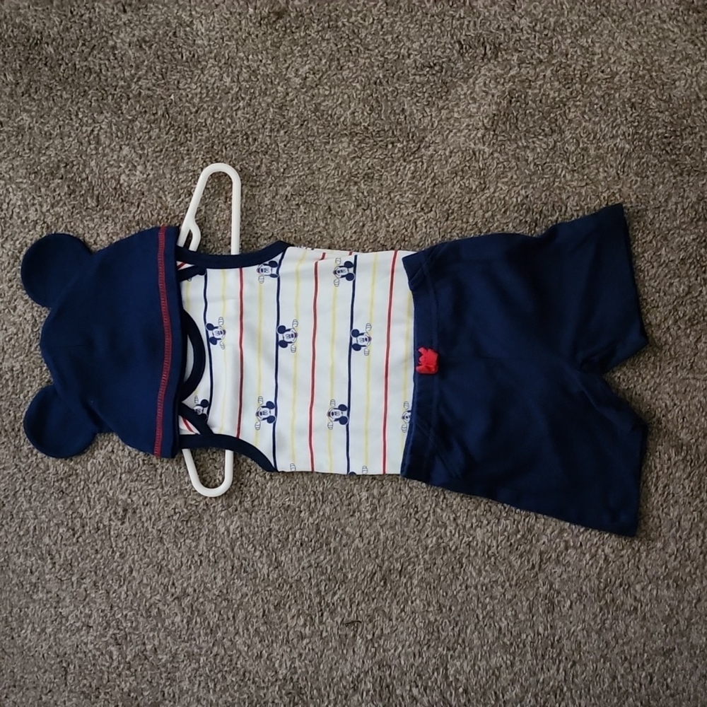Disney baby outfit size 6-9 month